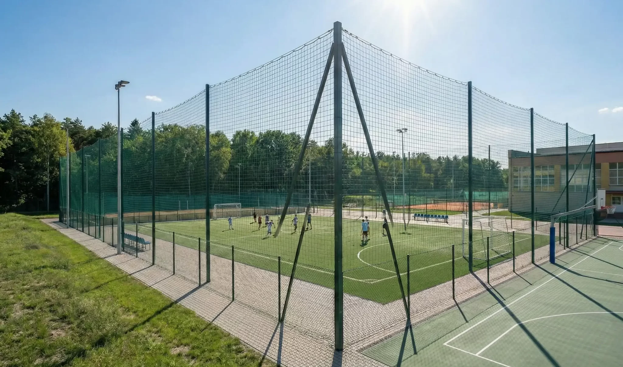 Rete sportiva su misura per campi da calcio e impianti multisport – produzione reti sportive