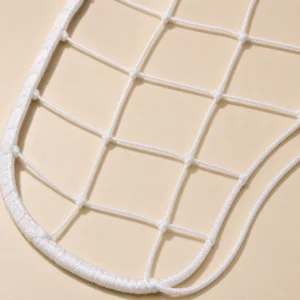 Dettaglio della maglia quadrata 130 × 130 mm con nodo, filo da 3 mm, bordatura e corda di aggancio