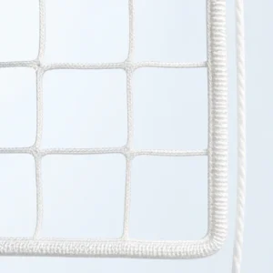 Dettaglio della maglia quadrata 110 × 110 mm senza nodo, filo da 3 mm, bordatura e corda di aggancio