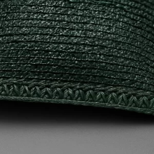 Dettaglio bordo cucito rinforzato di telo ombreggiante in polietilene